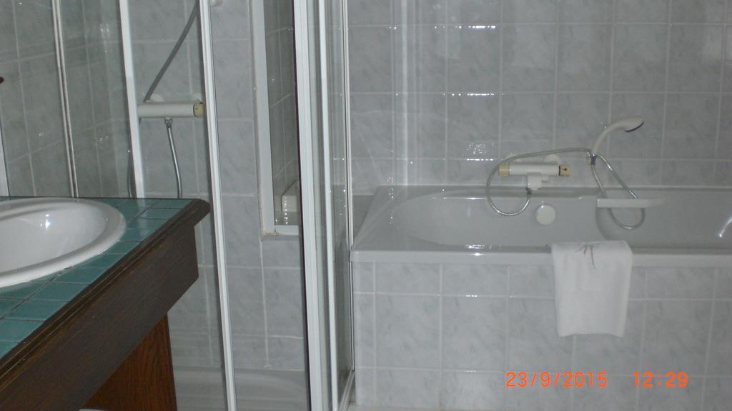 Auberge De L'Atre Quarre-les-Tombes Номер фото