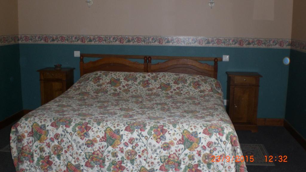 Auberge De L'Atre Quarre-les-Tombes Номер фото